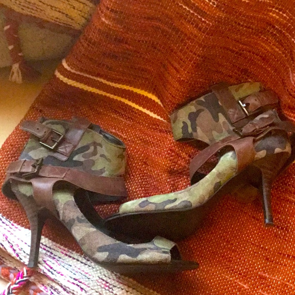 Guess booty shoes